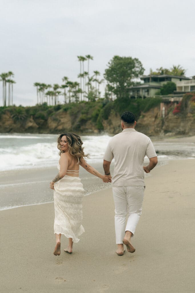 Laguna Beach engagement photo inspiration: romantic and casual outfit ideas at Shaw’s Cove